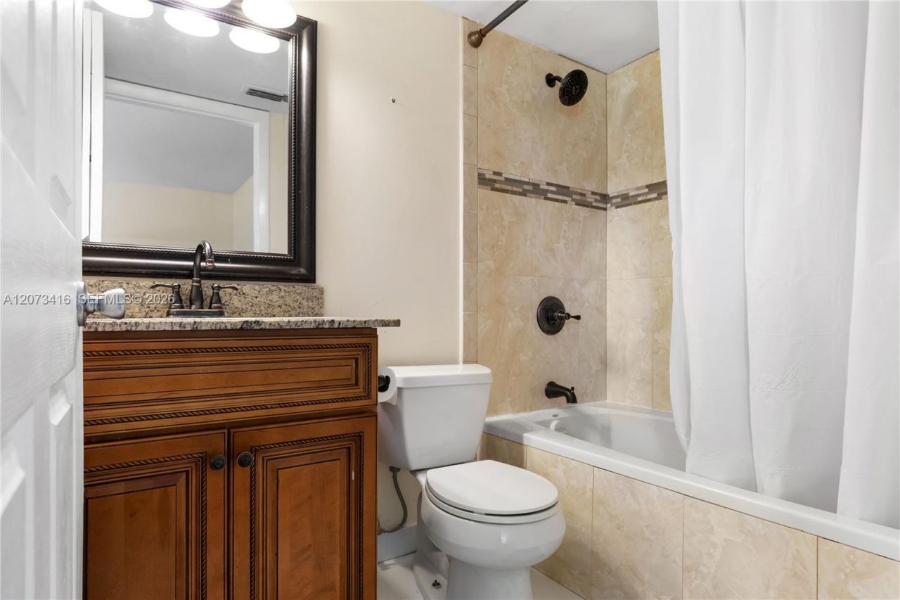 400 Palm Cir W , Unit 208, Pembroke Pines, FL 33025 Photo