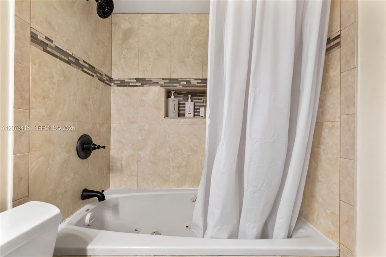 400 Palm Cir W , Unit 208, Pembroke Pines, FL 33025 Photo
