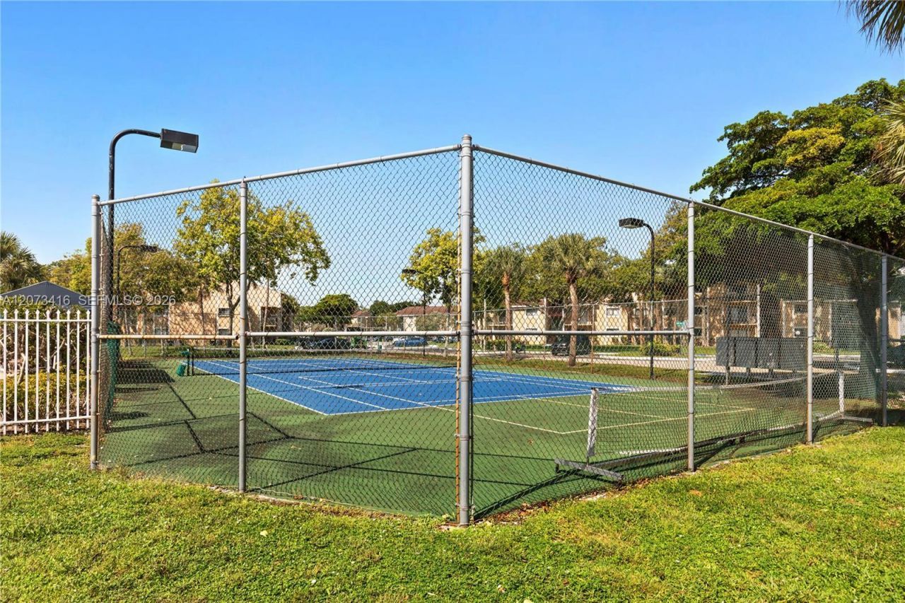 400 Palm Cir W , Unit 208, Pembroke Pines, FL 33025 Photo