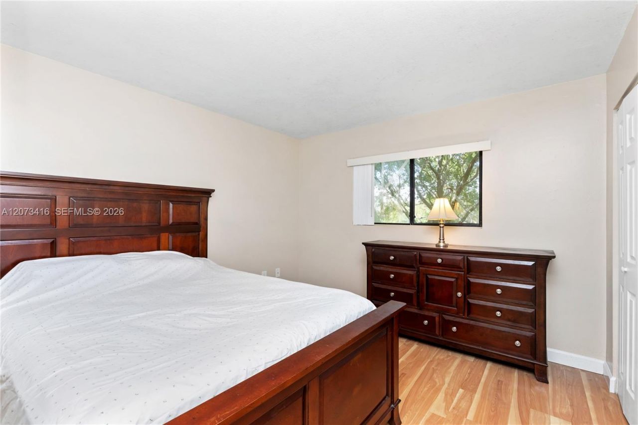 400 Palm Cir W , Unit 208, Pembroke Pines, FL 33025 Photo