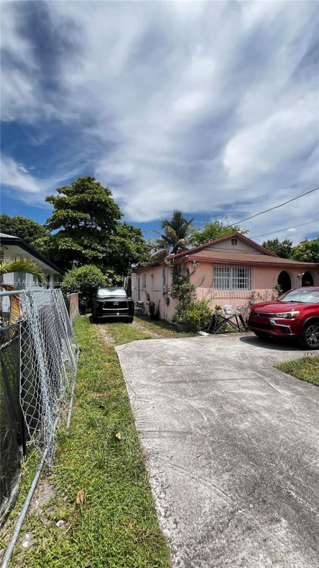 1135 NW 65th St , Miami, FL 33150 Photo