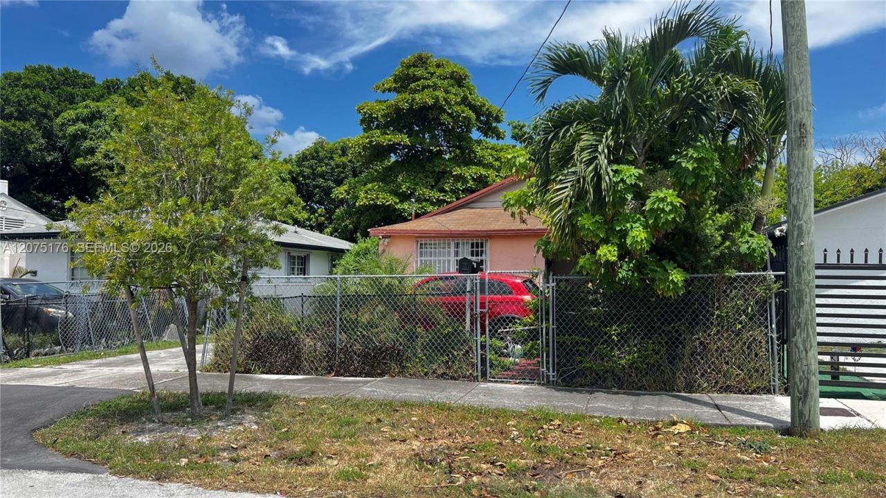 1135 NW 65th St , Miami, FL 33150 Photo