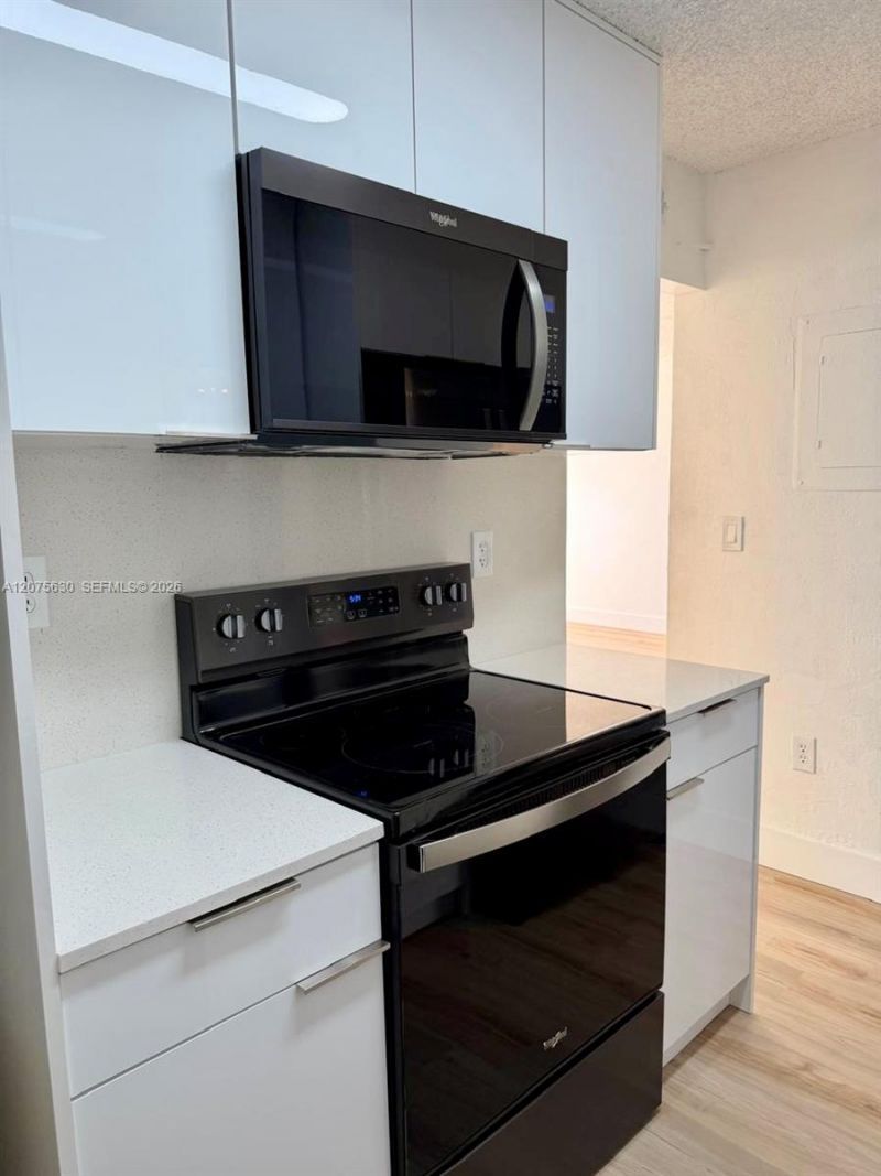 5055 NW 7th St , Unit 413, Miami, FL 33126 Photo