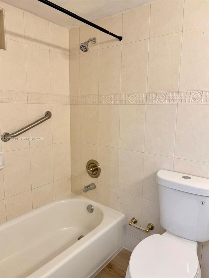 5055 NW 7th St , Unit 413, Miami, FL 33126 Photo