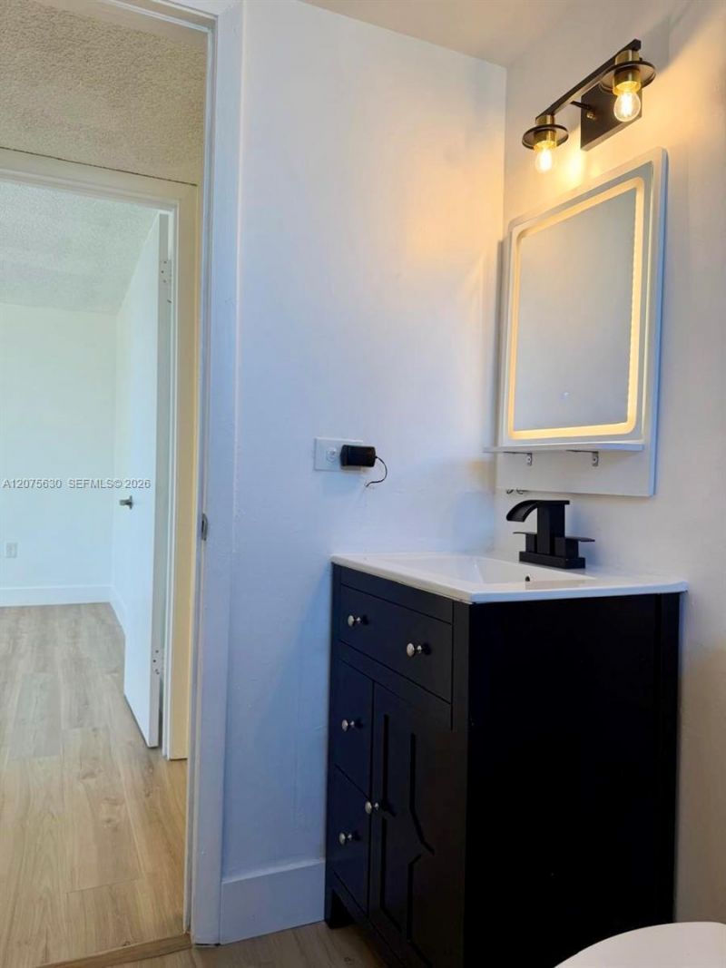 5055 NW 7th St , Unit 413, Miami, FL 33126 Photo