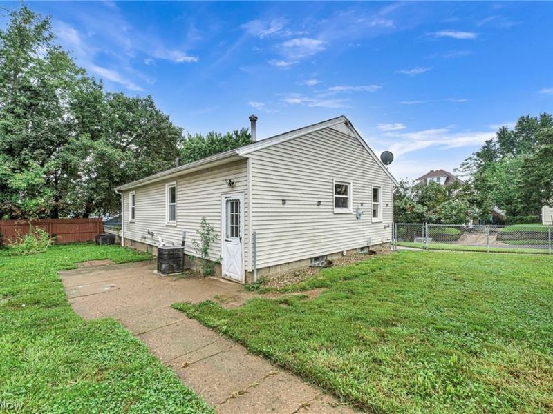 2121 9th Street SW, Akron, OH 44314 Photo 23