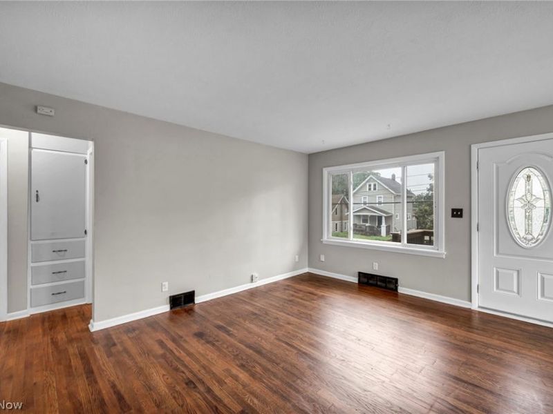 2121 9th Street SW, Akron, OH 44314 Photo 4