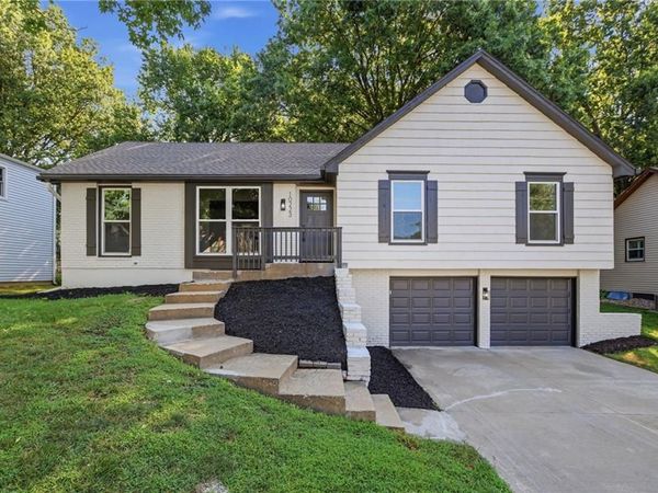 10223 Rosehill Road, Lenexa, KS 66215