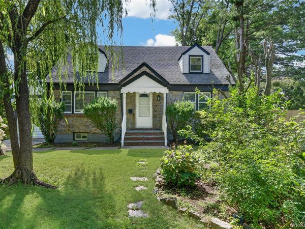 343 Sylvan Lane , Westbury, NY 11590