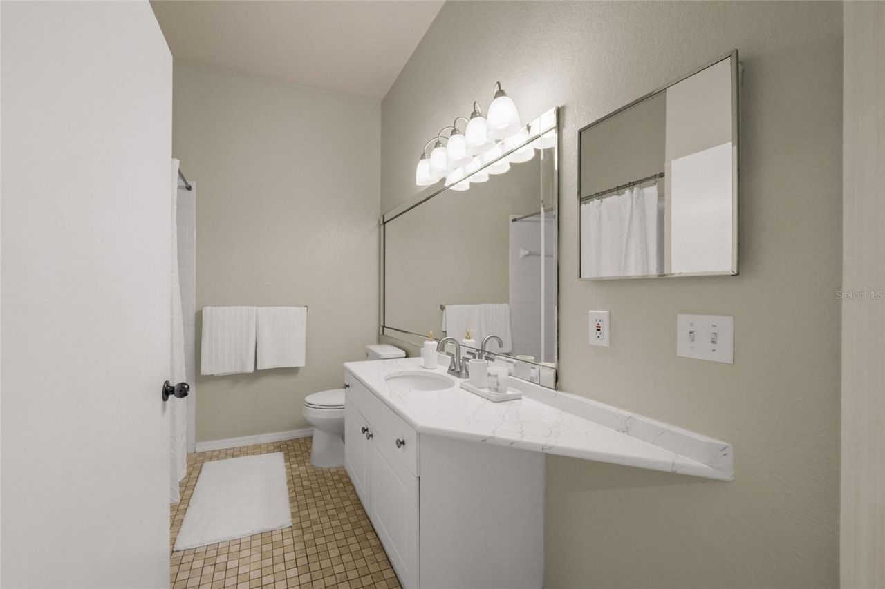 5152 Northridge Road, Unit 304, Sarasota, FL 34238 Photo