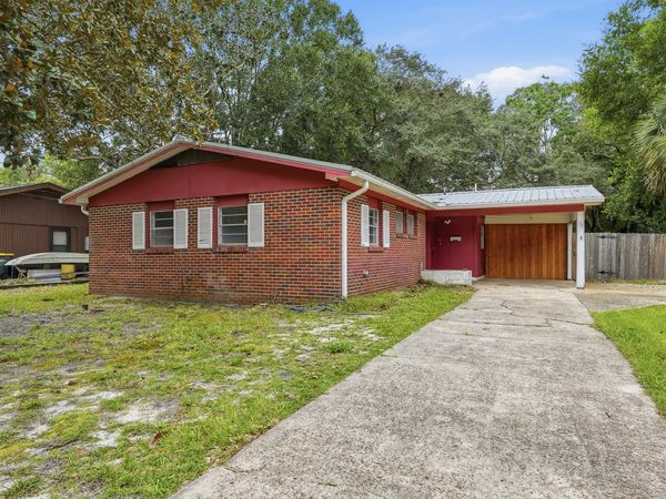 133 NW Robinwood Drive, Fort Walton Beach, FL 32548