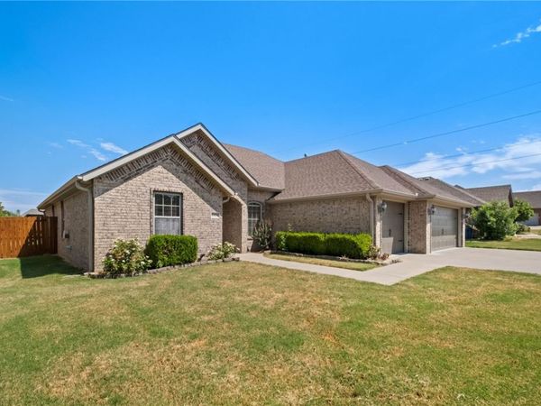 2904 SW Joshua Avenue , Bentonville, AR 72713
