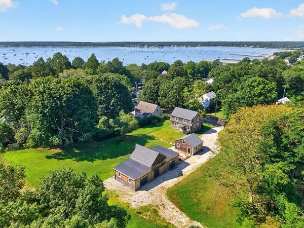 4 Oakland St, Mattapoisett, MA 02739