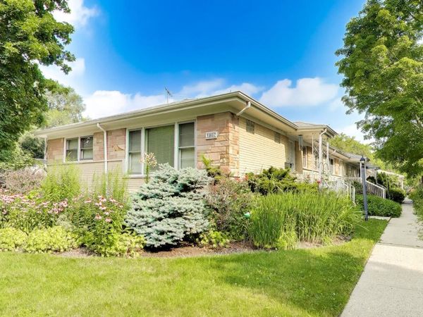 1907 Grant Street, Unit A, Evanston, IL 60201