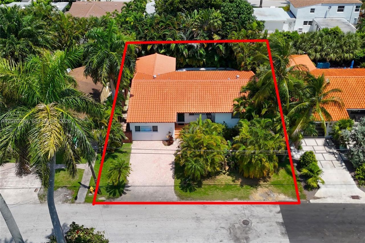 1085 NE 84th St , Miami, FL 33138 Photo