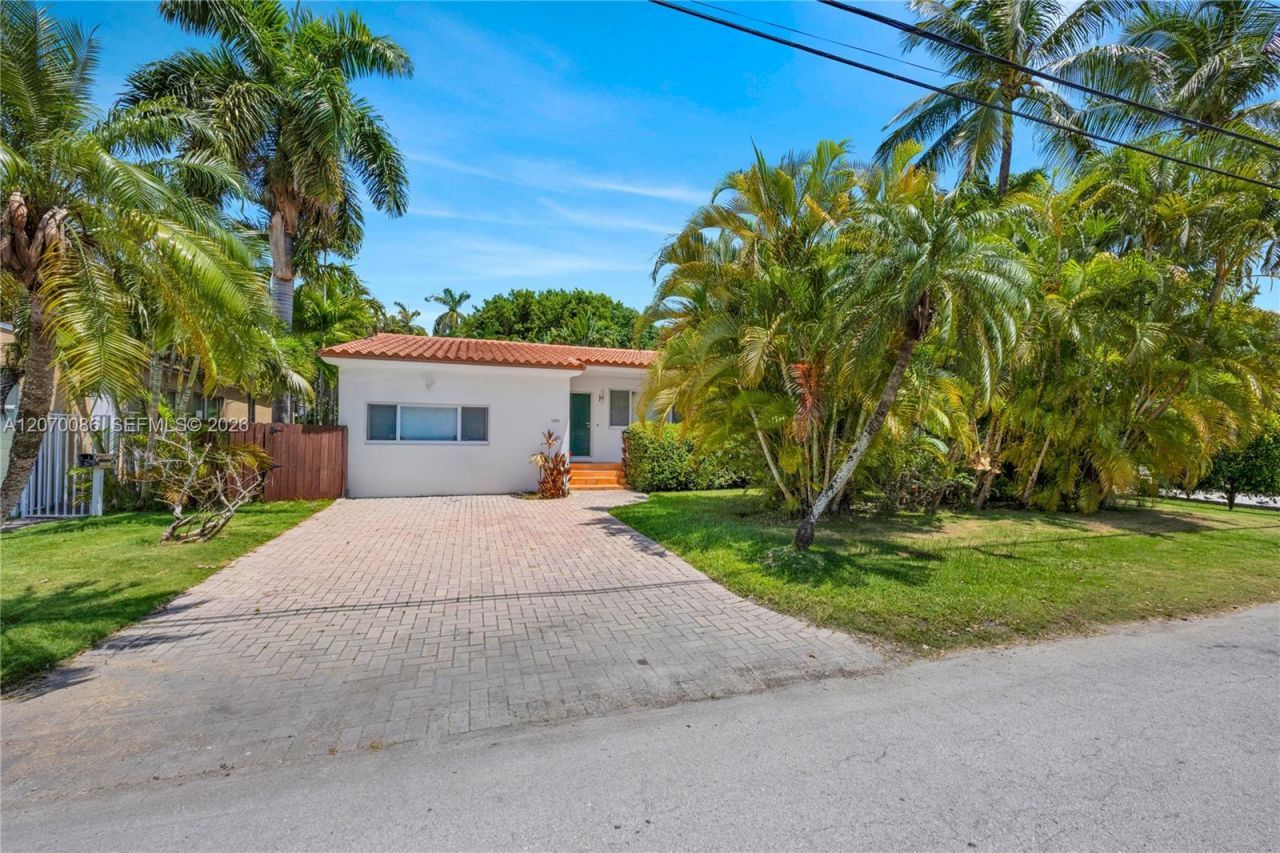 1085 NE 84th St , Miami, FL 33138 Photo