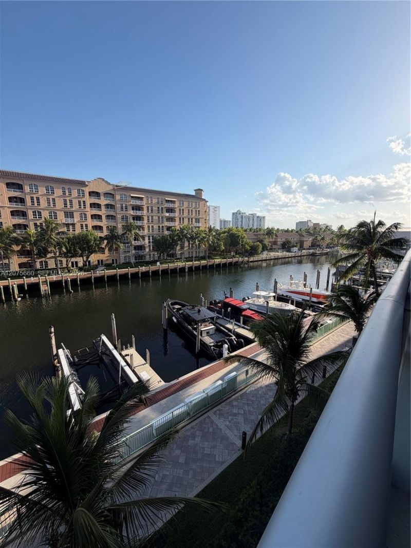 2950 NE 188th St , Unit 325, Aventura, FL 33180 Photo