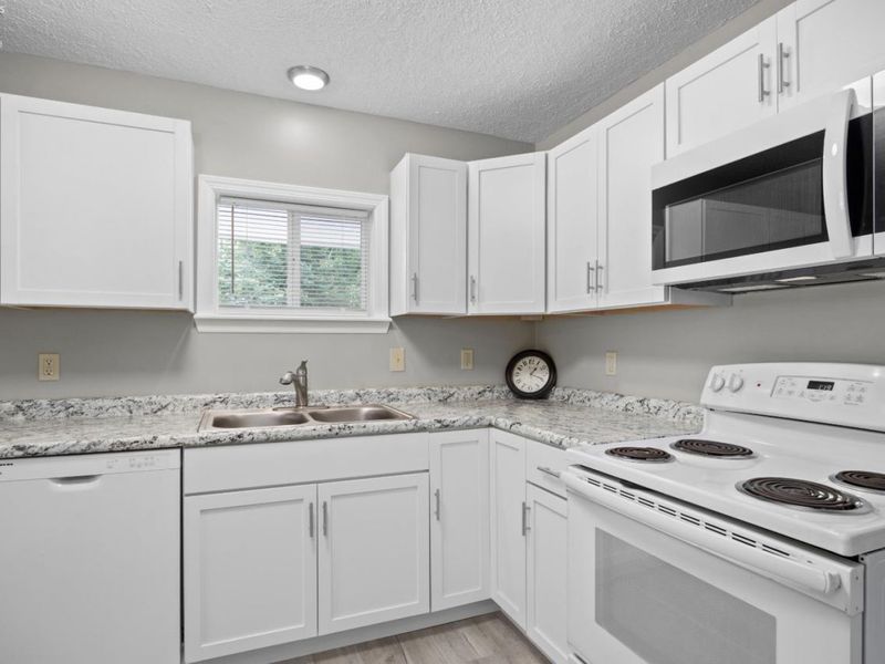 6485 Russia Rd., South Amherst, OH 44001 Photo 7