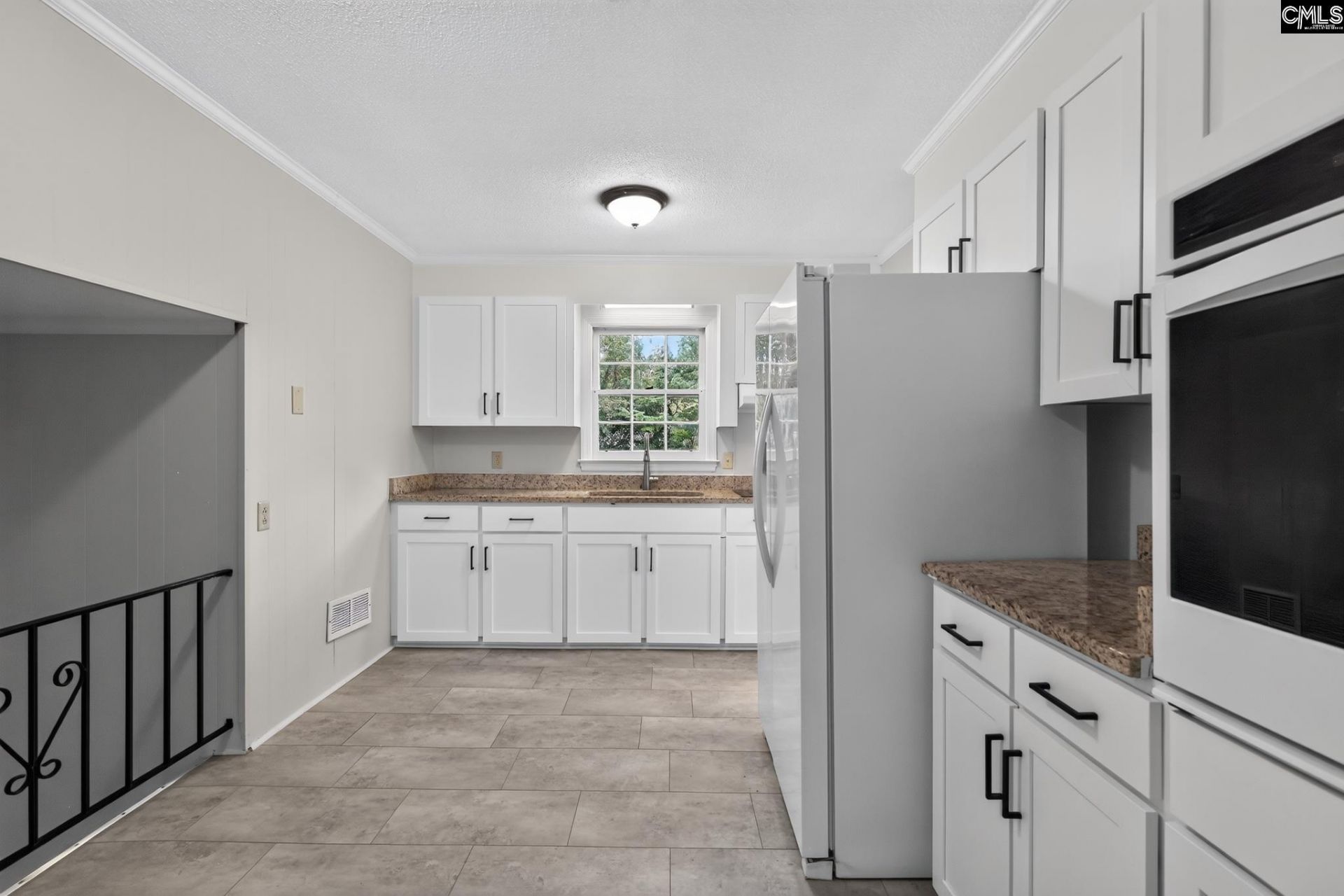 2500 Stratford Road  Photo 6