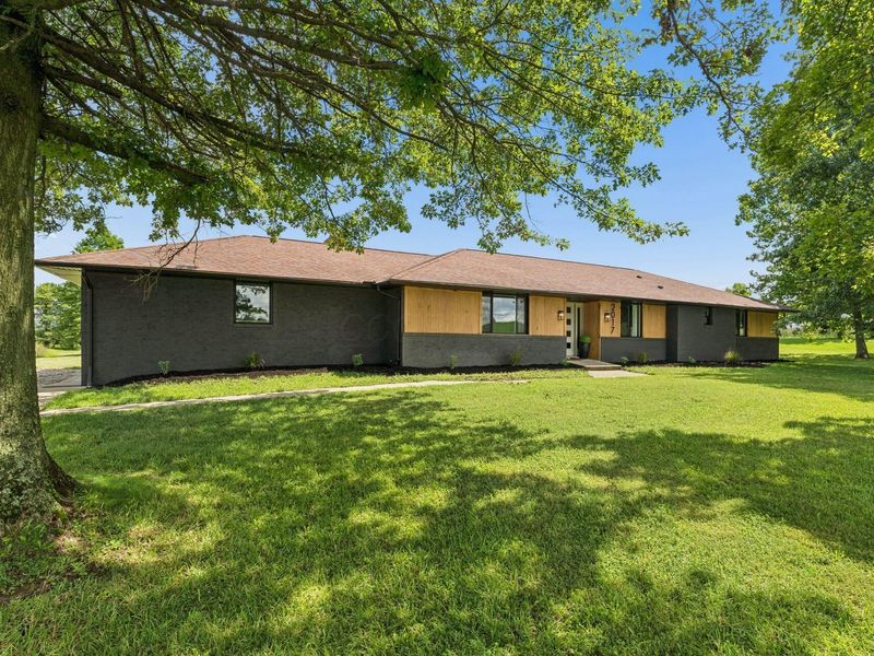 2017 Hazelton-Etna Road SW, Pataskala, OH 43062 Photo 2