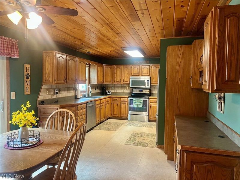 673 Hillcrest Drive , Wadsworth, OH 44281 Photo 7