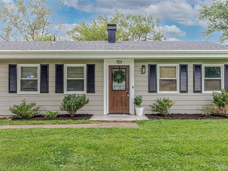 701 Easter Drive, Carlisle, OH 45005 Photo 3