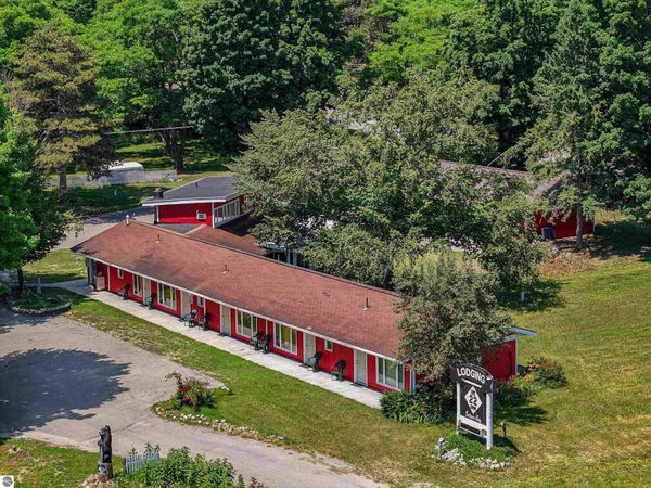 4290 West Bay Shore Drive S, Suttons Bay, MI 49682