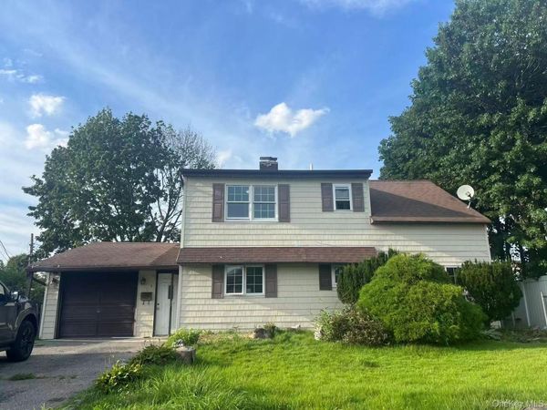 5 South Lane , Levittown, NY 11756