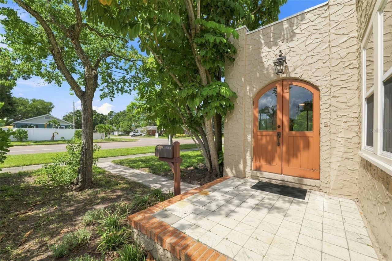 4595 9th Avenue N, Saint Petersburg, FL 33713 Photo