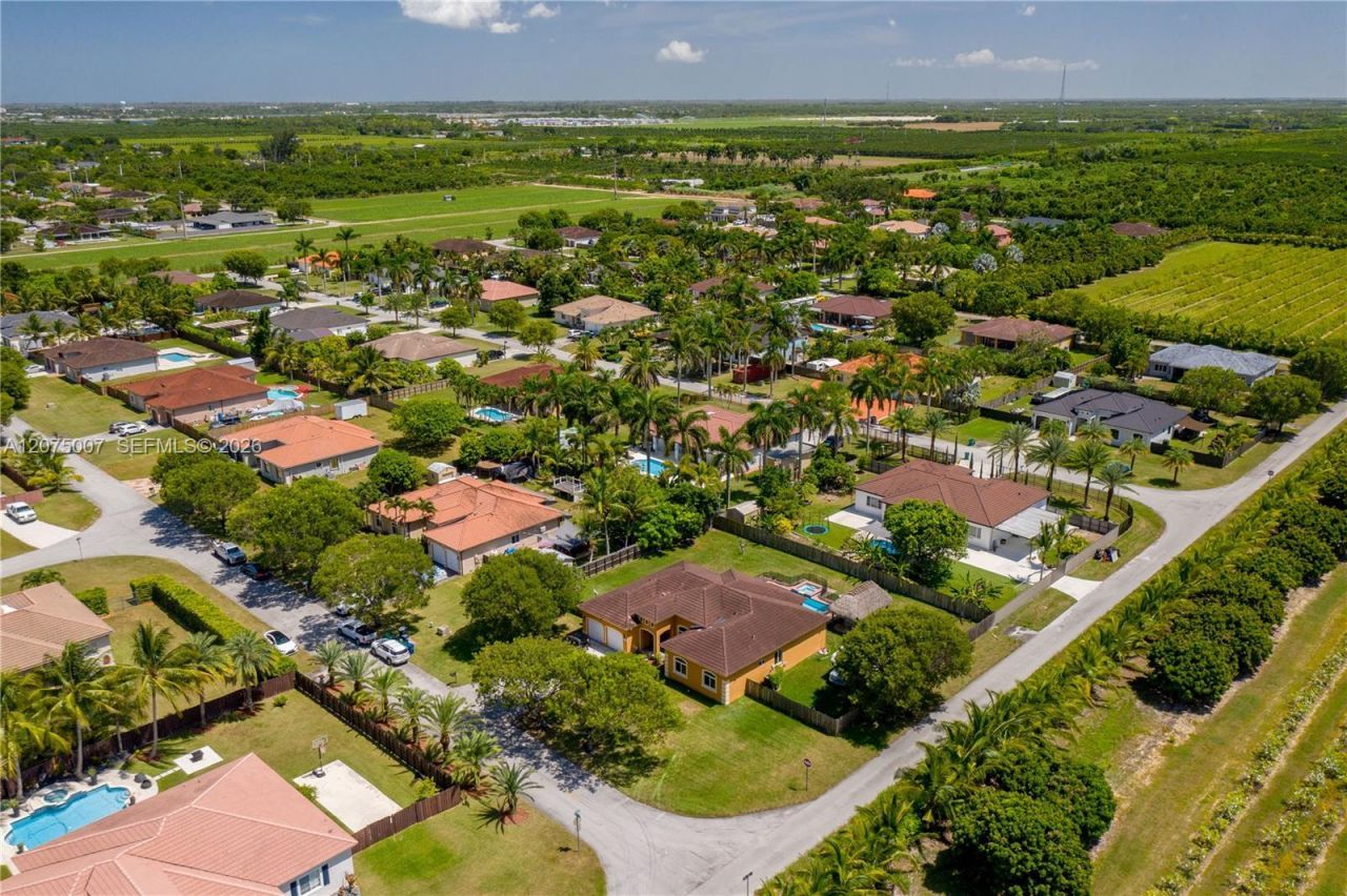 20562 SW 324 St, Homestead, FL 33030 Photo
