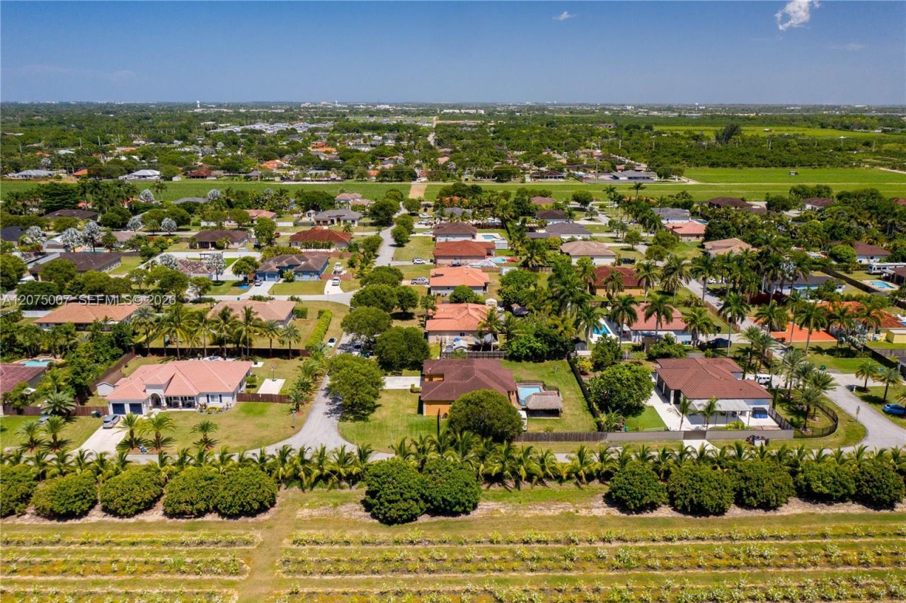 20562 SW 324 St, Homestead, FL 33030 Photo
