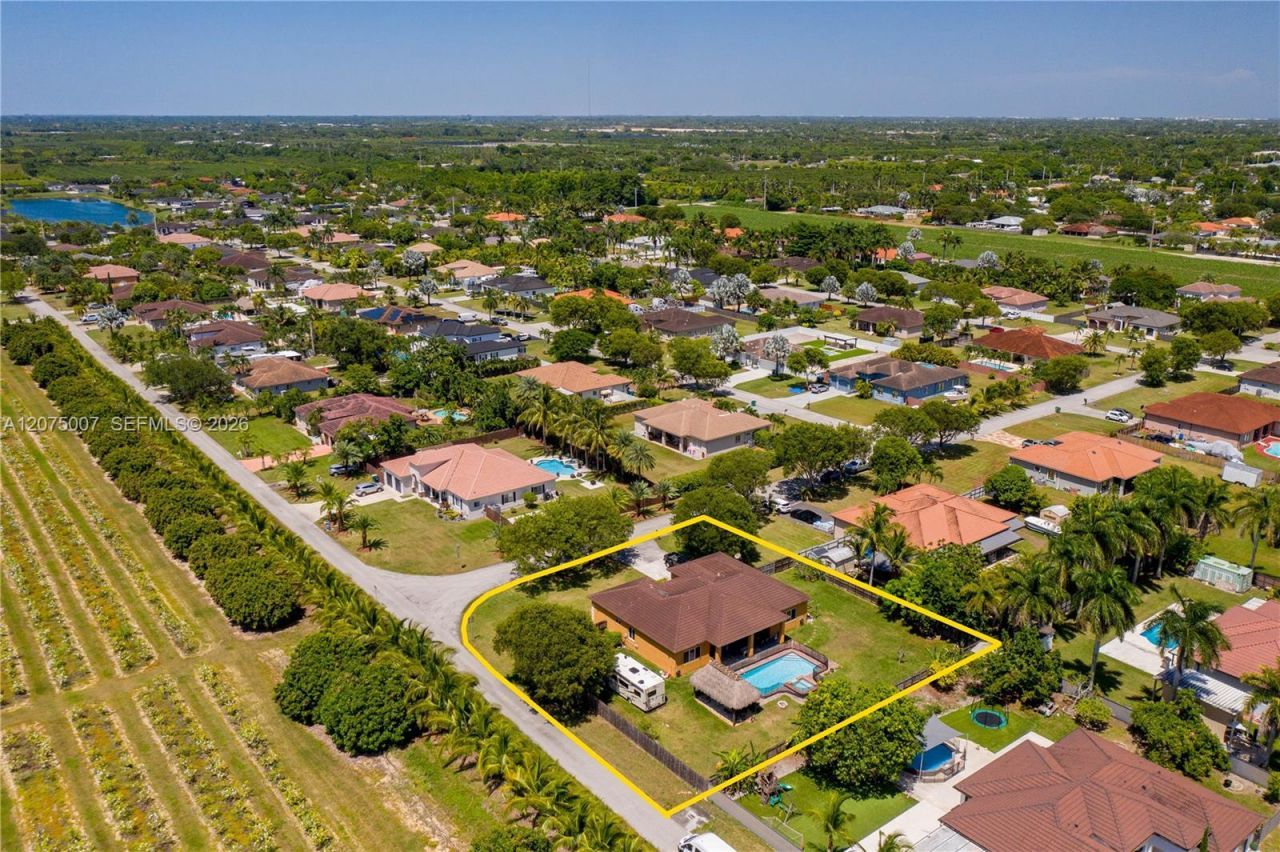 20562 SW 324 St, Homestead, FL 33030 Photo