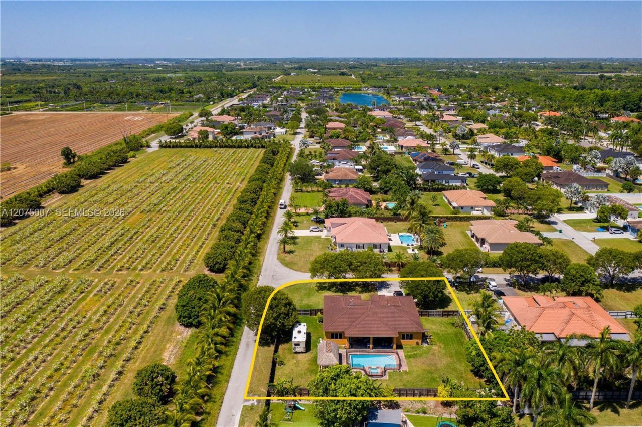 20562 SW 324 St, Homestead, FL 33030 Photo