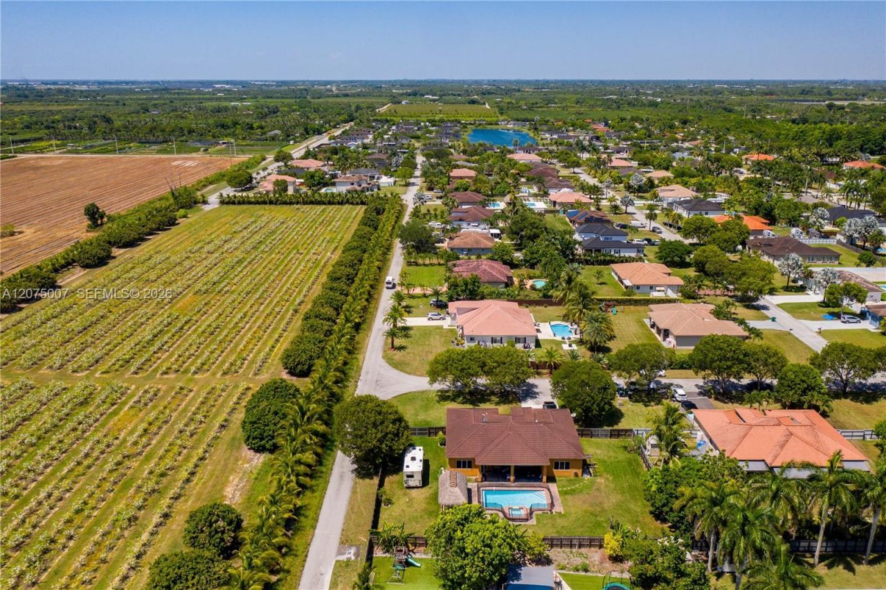 20562 SW 324 St, Homestead, FL 33030 Photo
