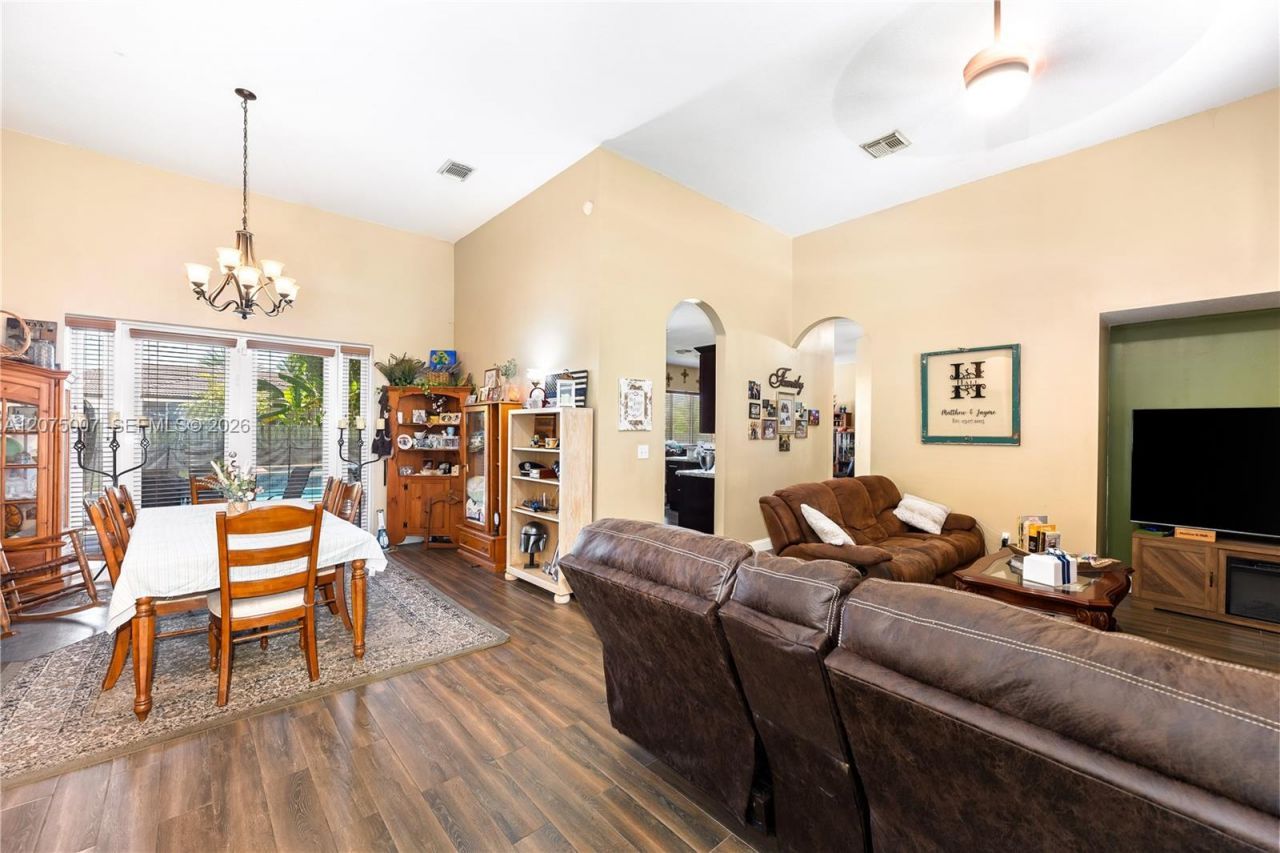 20562 SW 324 St, Homestead, FL 33030 Photo