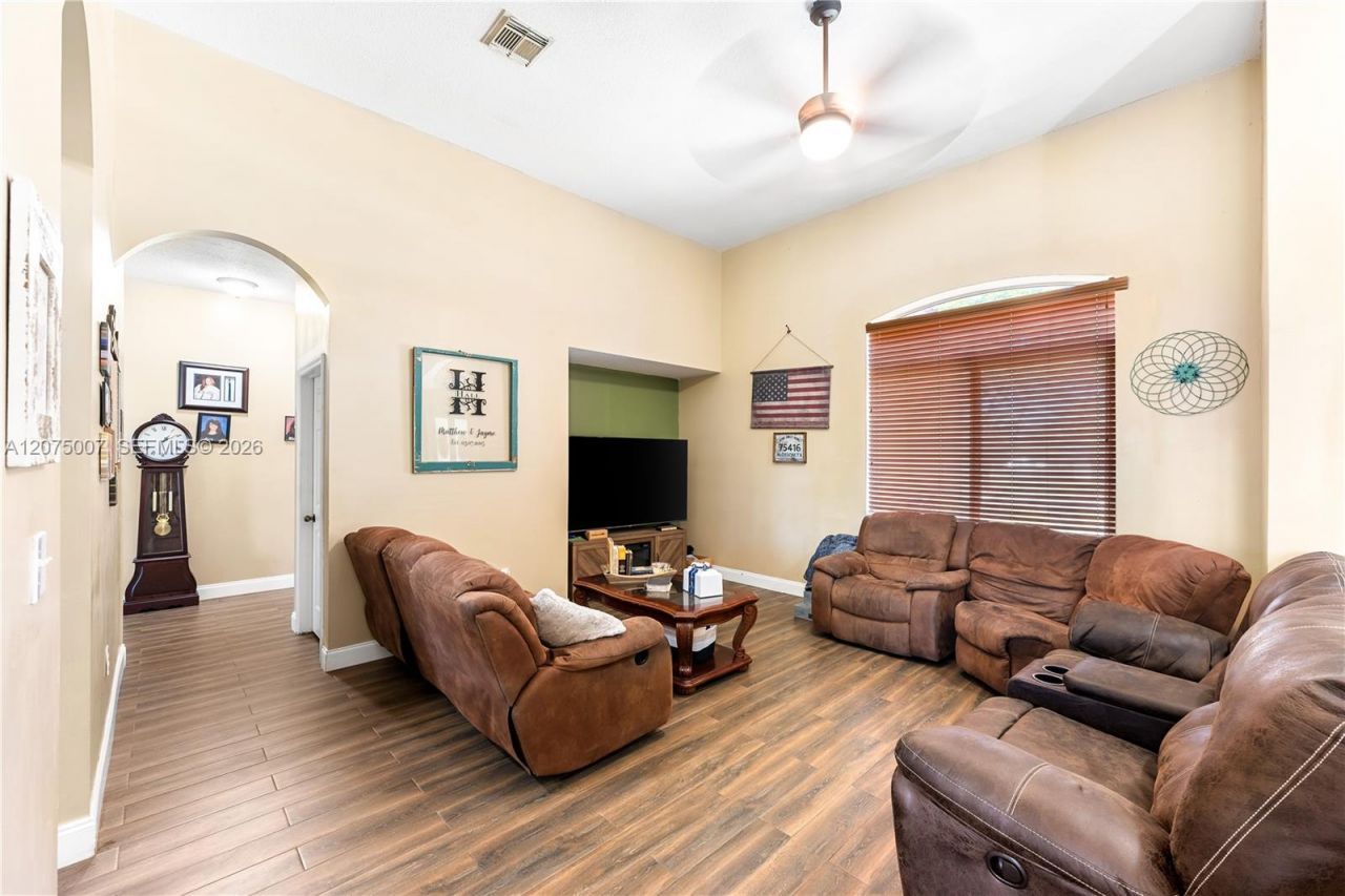 20562 SW 324 St, Homestead, FL 33030 Photo