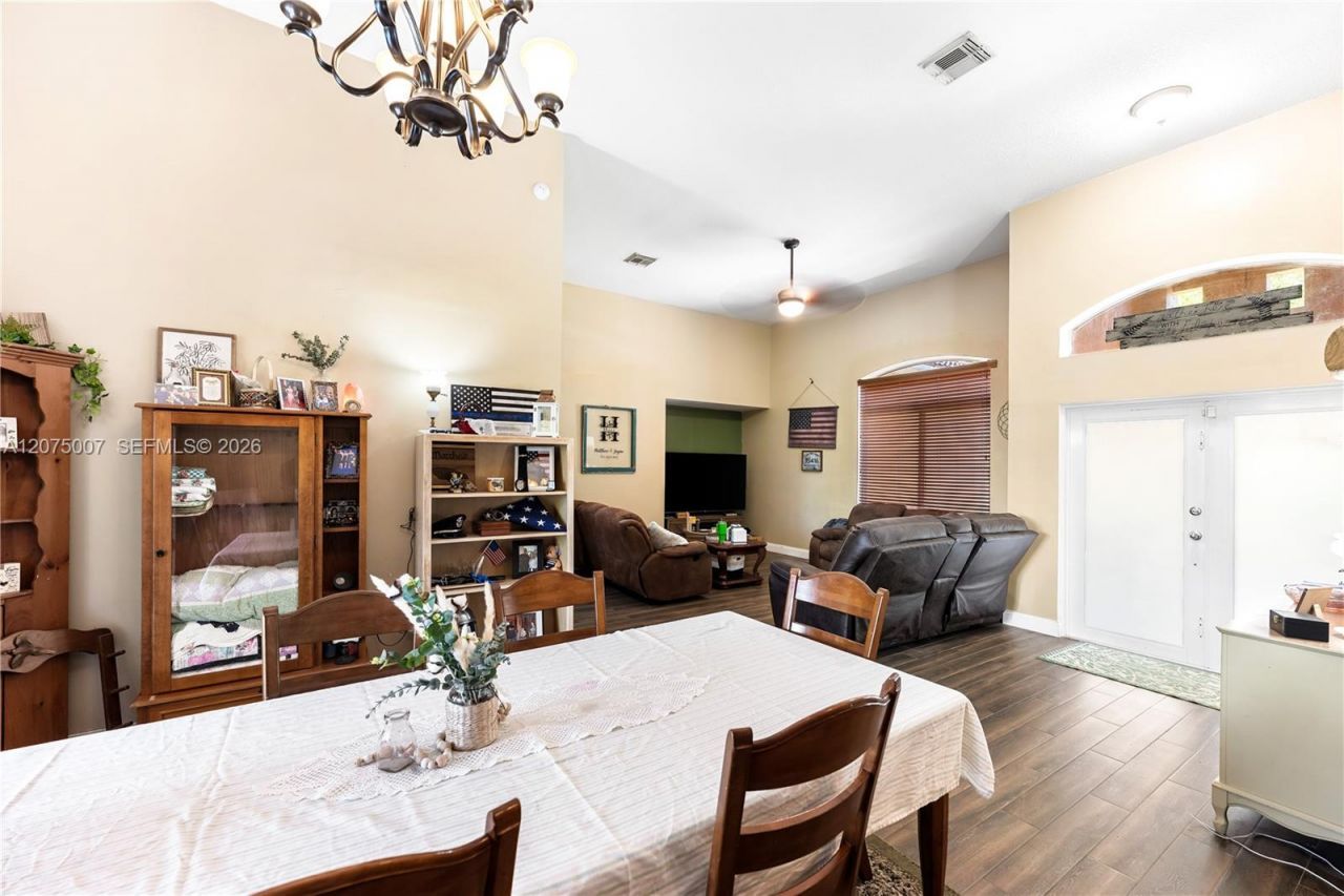 20562 SW 324 St, Homestead, FL 33030 Photo