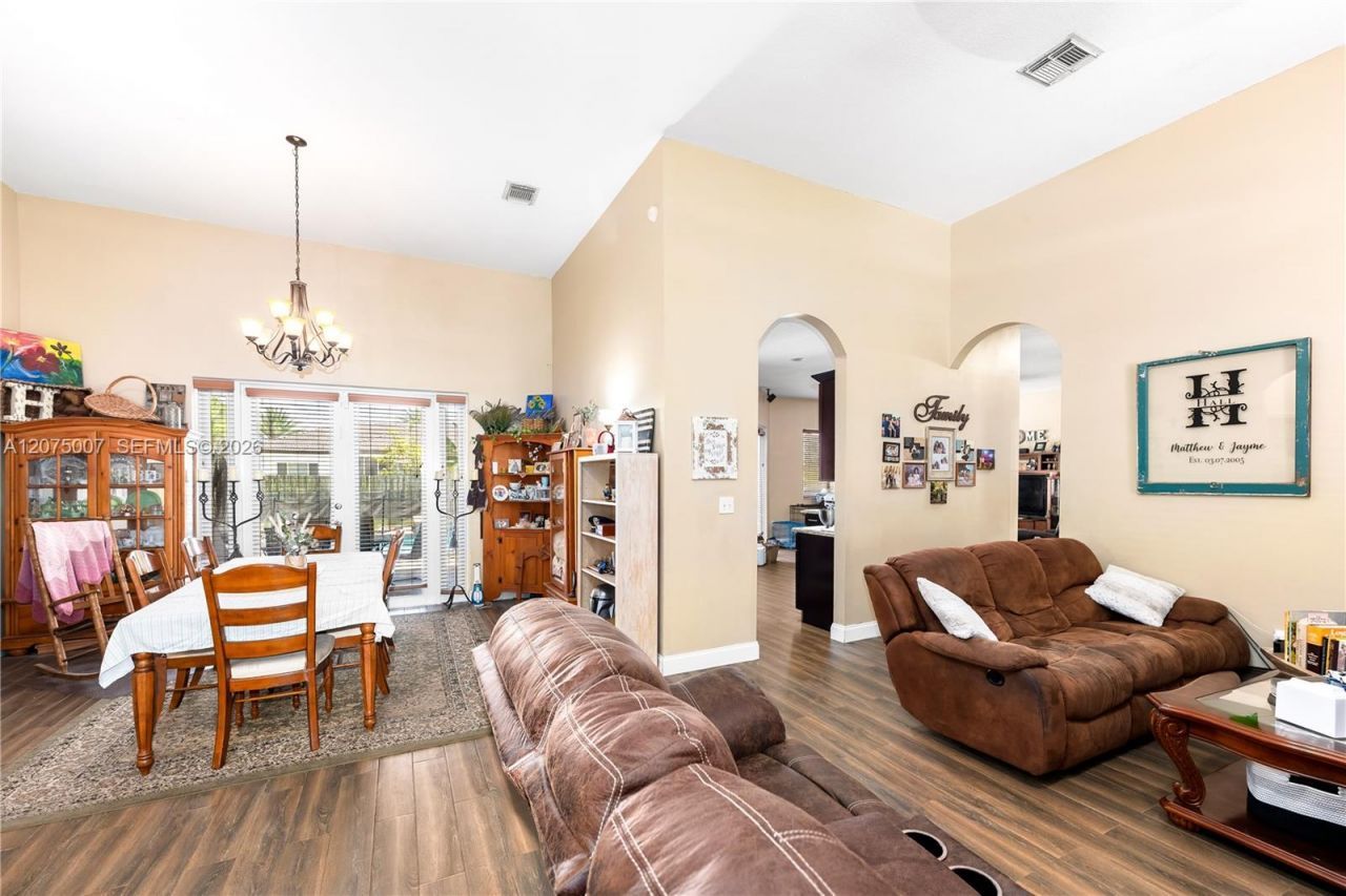 20562 SW 324 St, Homestead, FL 33030 Photo