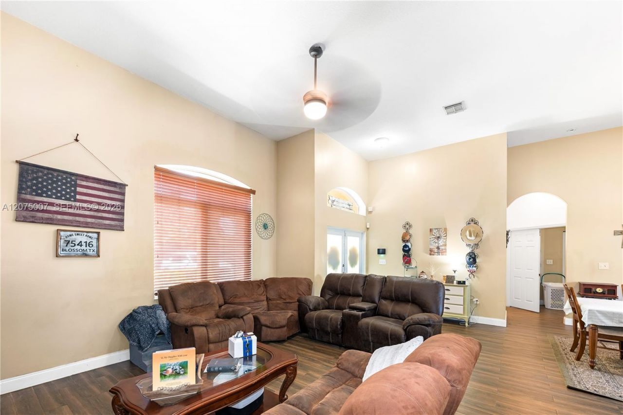 20562 SW 324 St, Homestead, FL 33030 Photo