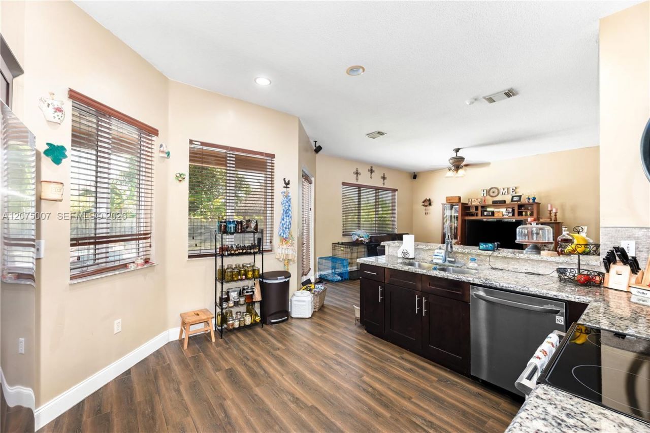 20562 SW 324 St, Homestead, FL 33030 Photo
