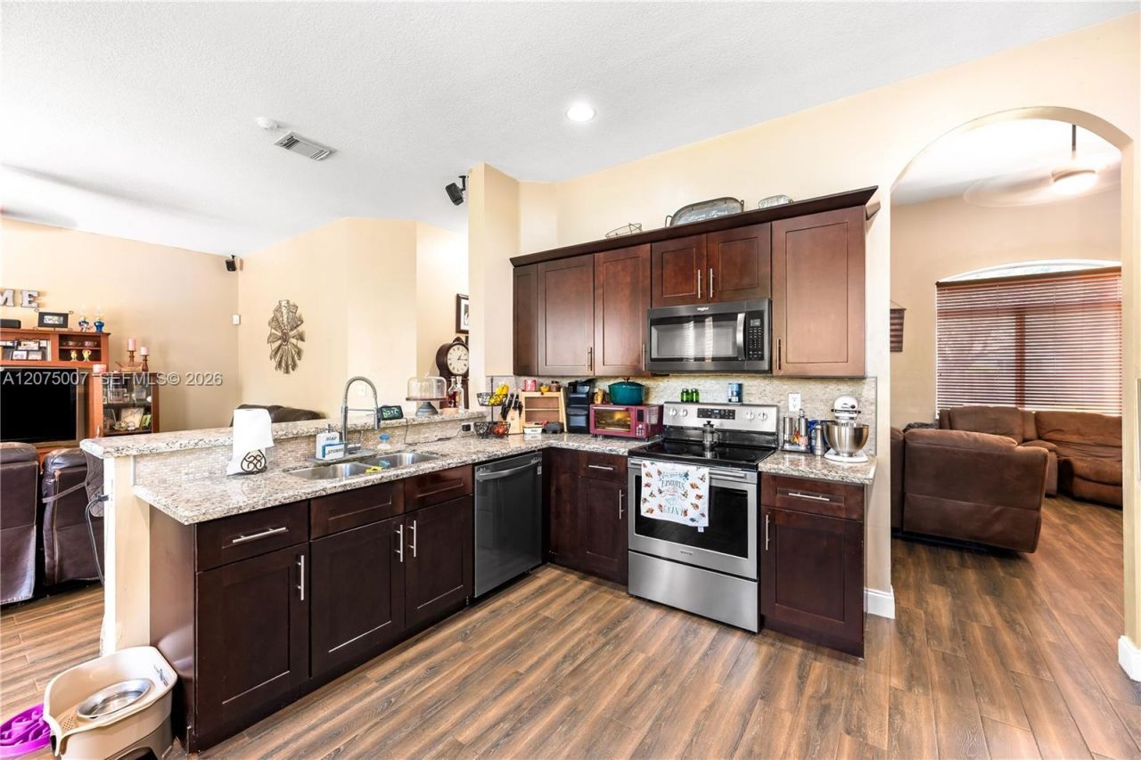 20562 SW 324 St, Homestead, FL 33030 Photo