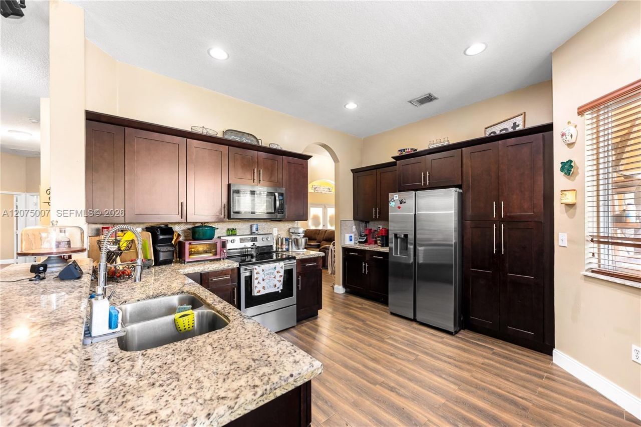20562 SW 324 St, Homestead, FL 33030 Photo