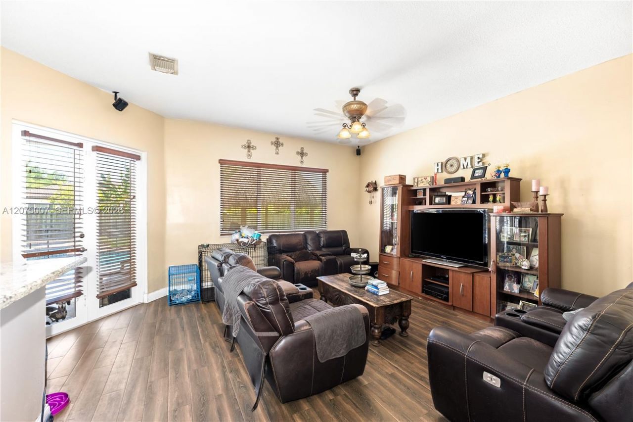 20562 SW 324 St, Homestead, FL 33030 Photo
