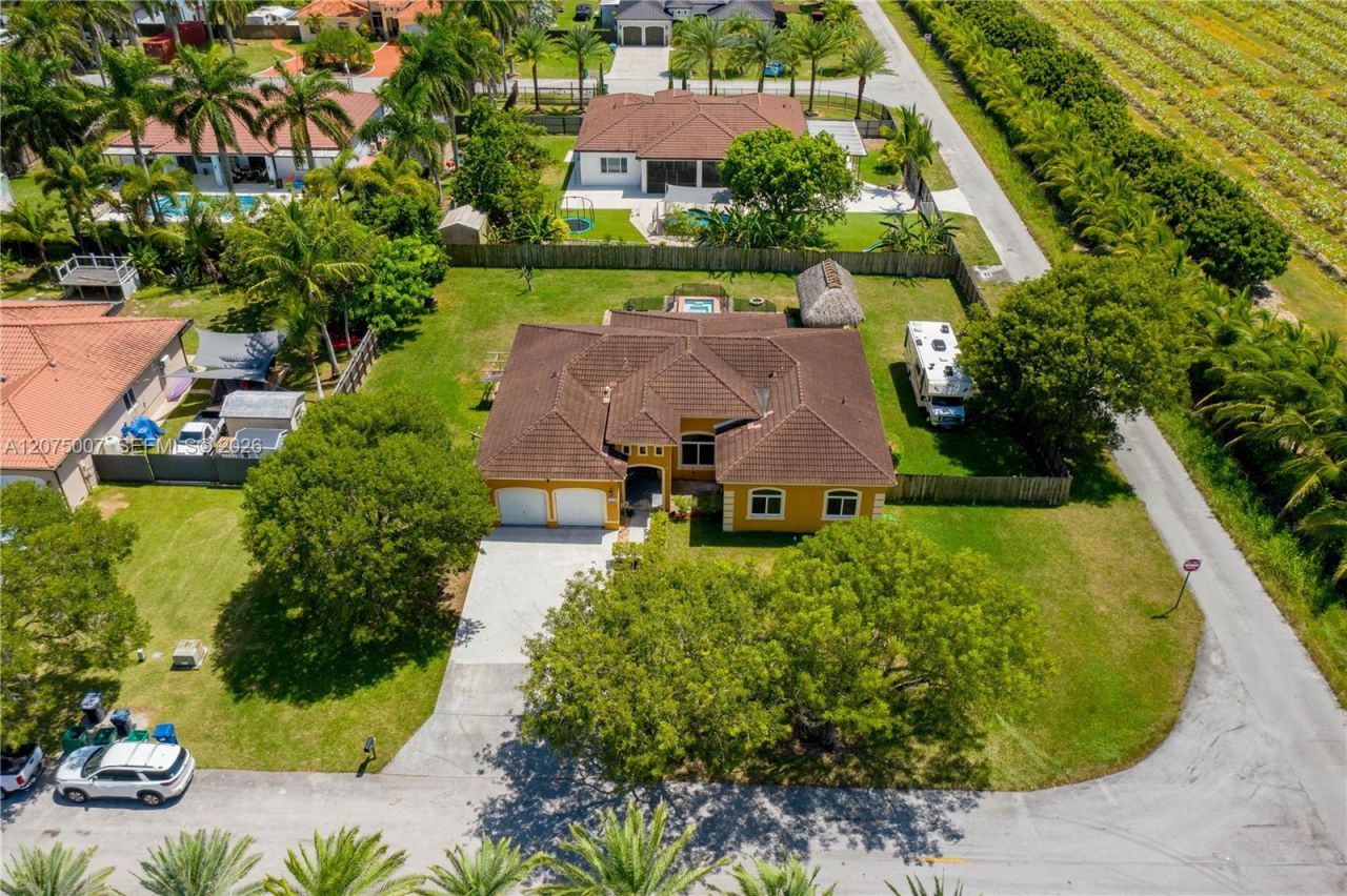 20562 SW 324 St, Homestead, FL 33030 Photo