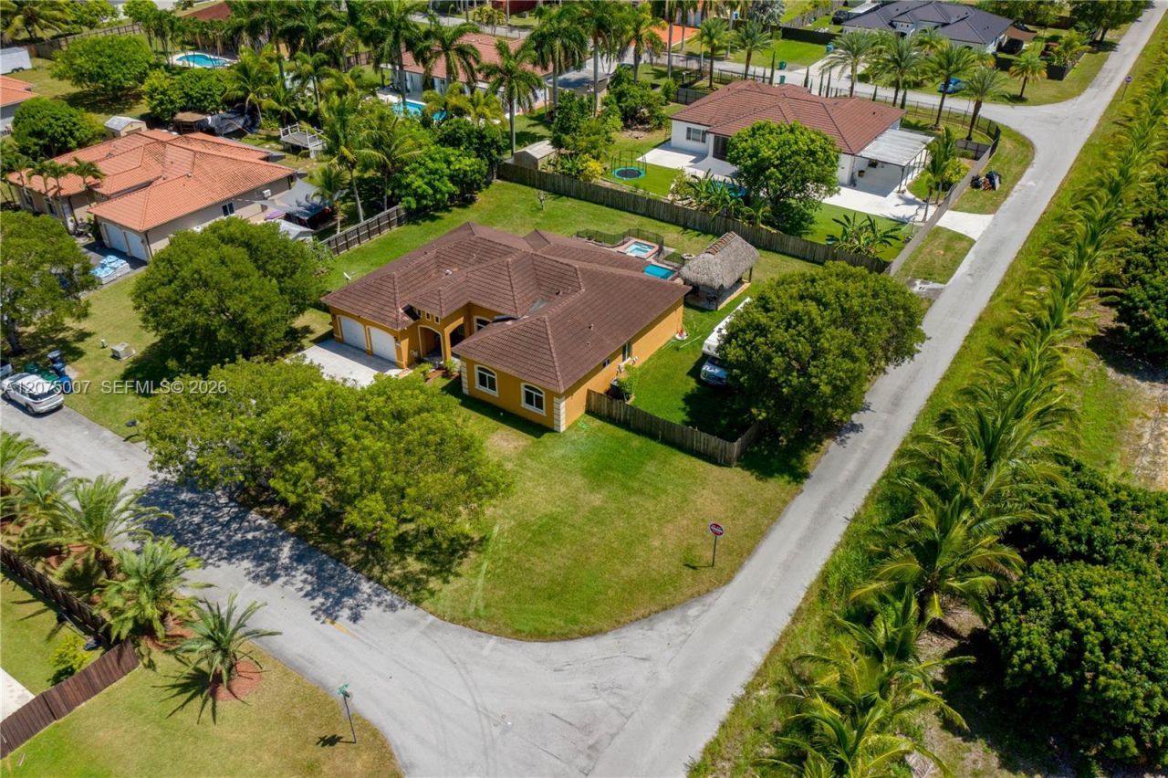 20562 SW 324 St, Homestead, FL 33030 Photo