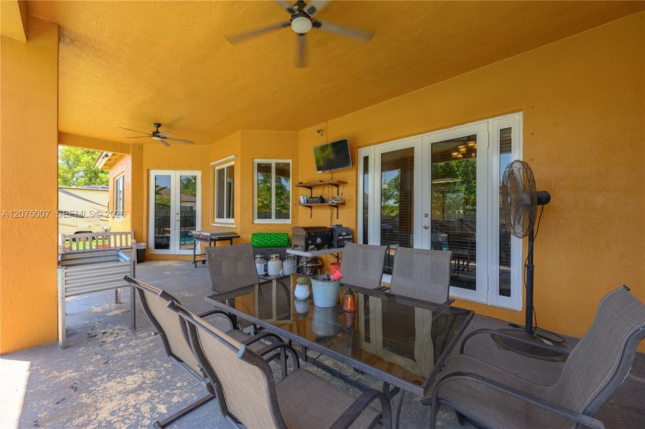 20562 SW 324 St, Homestead, FL 33030 Photo