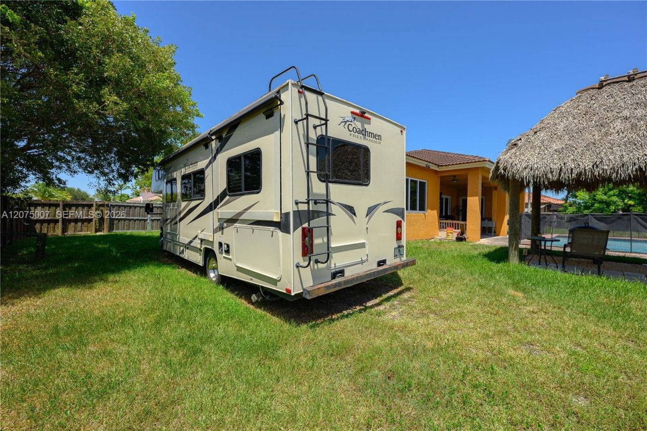 20562 SW 324 St, Homestead, FL 33030 Photo