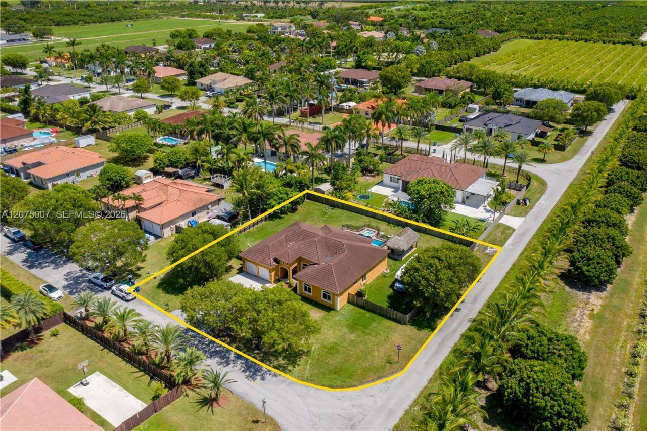 20562 SW 324 St, Homestead, FL 33030 Photo