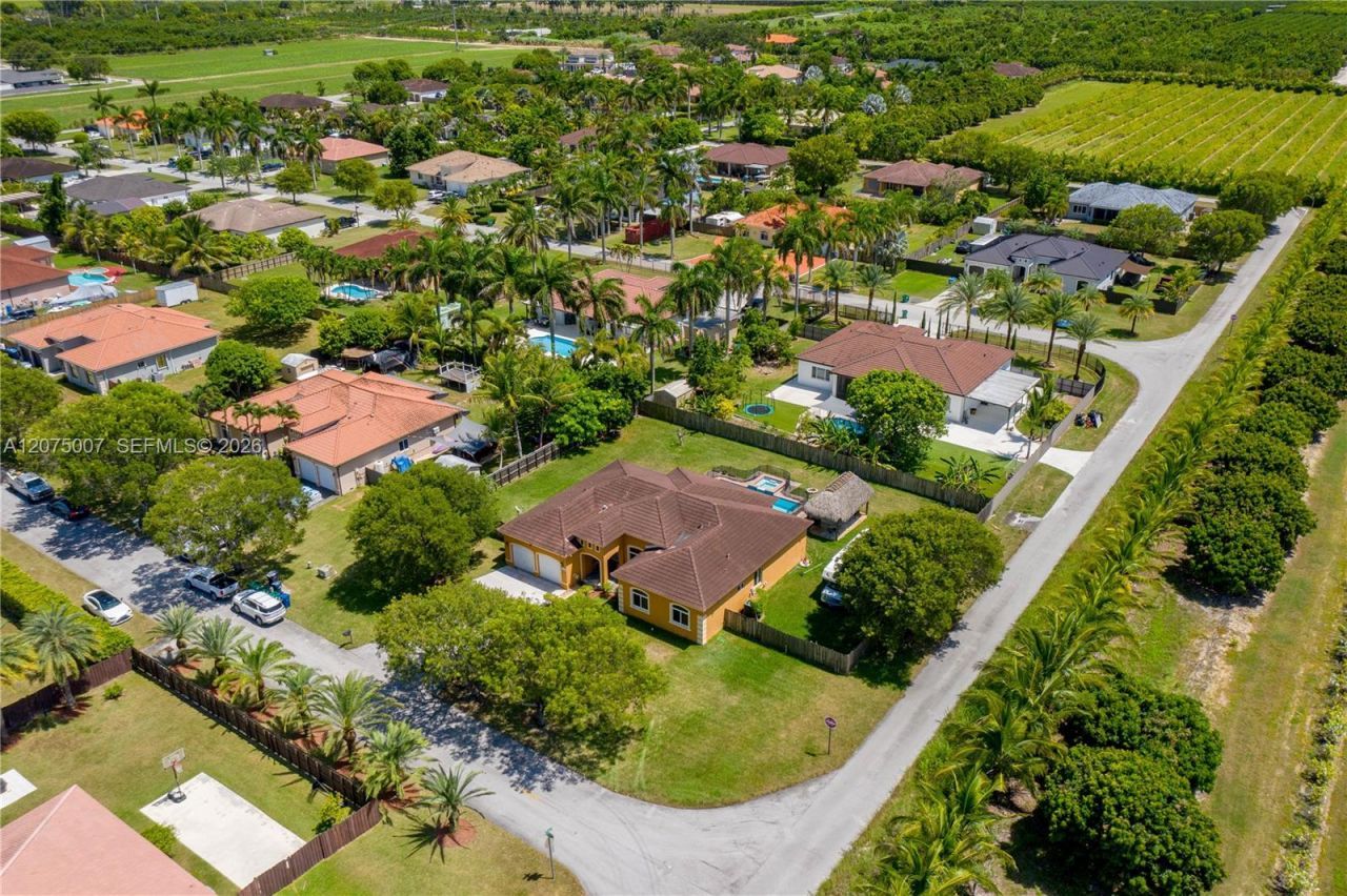 20562 SW 324 St, Homestead, FL 33030 Photo