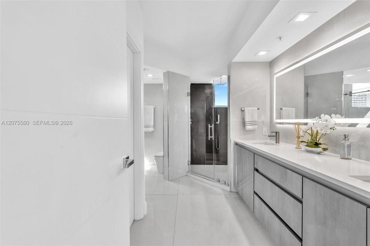 3370 Hidden Bay Dr, Unit 815, Aventura, FL 33180 Photo